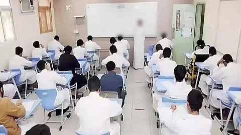 عبارة "دعوة متقدّمين على كل وظيفة" تُربك مرشحي الوظائف التعليمية وتُثير التساؤلات قبل المقابلات