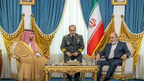 وزير الدفاع يبحث مع أمين مجلس الأمن القومي الإيراني مستجدات الأحداث في المنطقة