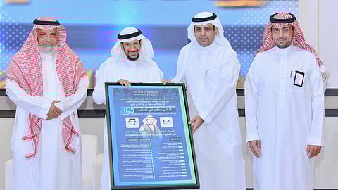 "تعليم الخرج" يكرّم منصور المنصور الفائز بجائزة فاركي العالمية لأفضل معلم في العالم