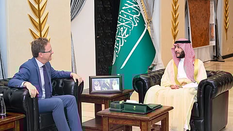 محافظ الطائف يلتقي السفير الكندي