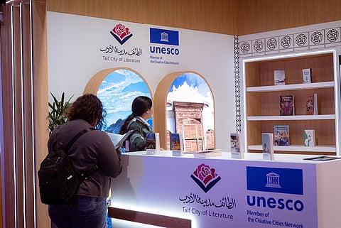 "الطائف" تشارك في معرض بوينس أيرس الدولي للكتاب 2025