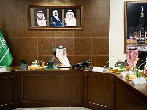 نائب أمير مكة يترأس اجتماع التنمية المجتمعية.. القيادة تسخّر كل الإمكانات لدفع عجلة التطوير