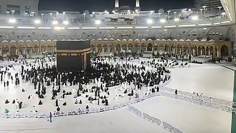 شاهد.. وجود محدود للطائفين بصحن الحرم يعكس نجاح الإجراءات الأمنية في ضبط التأشيرات المخالفة