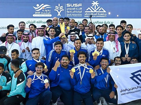 وسط مشاركة 182 سباحًا مثَّلوا 24 جامعة وكلية.. سبَّاحو جامعة الإمام عبدالرحمن يُتوَّجون بكأس دوري الجامعات