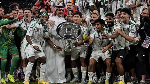الليلة بأصوات "عبادي الجوهر" و"عائض" و"موضي".. الأهلي يحتفل بكأس النخبة الآسيوية
