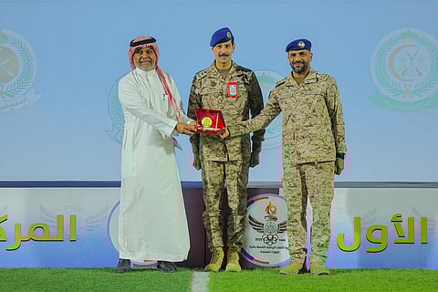 "السلطان" يحضر نهائي بطولة كرة القدم ضمن دورة الألعاب الرياضية الـ19 للقوات المسلحة