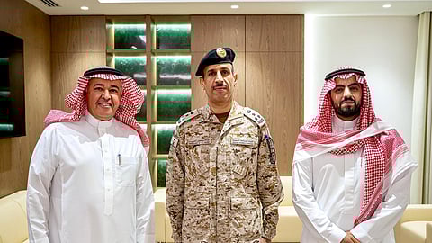 مساعد وزير الدفاع يقلّد ابن حبيتر رتبة "عميد"