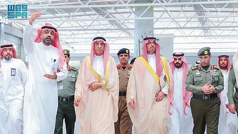 محافظ جدة يتفقد مجمع صالات الحج والعمرة بمطار الملك عبدالعزيز