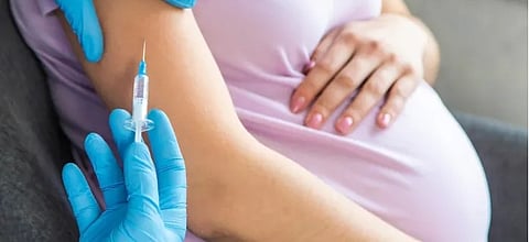 لصحة الأم والطفل.. تقرير: التطعيمات الأساسية للمرأة أثناء الحمل والتطعيمات التي يجب تأخيرها بعد الولادة