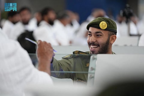 جوازات مطار الملك عبدالعزيز بجدة تواصل استقبال الحجاج وتسهيل إجراءات دخولهم