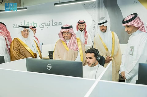 الرئيس التنفيذي لهيئة الطرق يتفقد مركز 938 لضمان خدمات آمنة لضيوف الرحمن