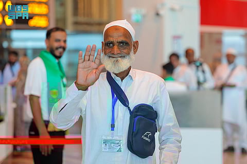 خففت مشقة السفر.. حجاج باكستان يثمنون جهود القائمين على مبادرة "طريق مكة"