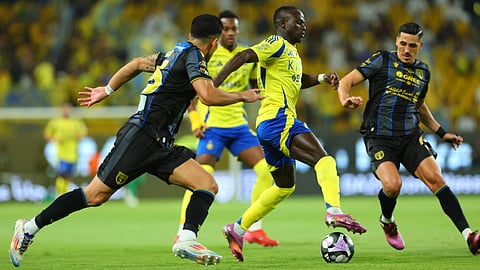 التعادل الإيجابي يحسم مواجهة النصر مع التعاون