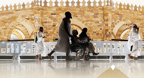 "الحج": خدماتٌ شاملة تُمكّن ذوي الإعاقة من أداء الفريضة بيسرٍ وطمأنينة