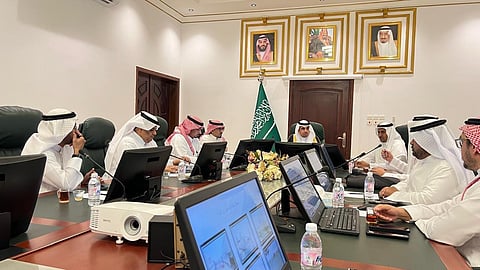 "بيئة خليص" تناقش المبادرات والمشاريع التنموية مع الجهات المعنية  