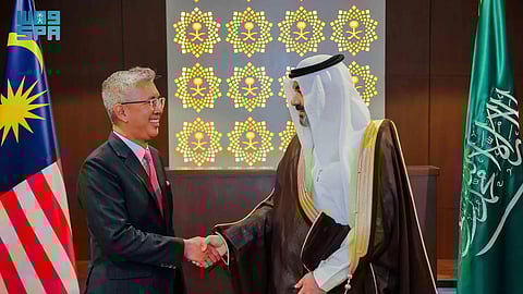 السواحه يناقش مع وزير الاستثمار الماليزي تعزيز الشراكة في الاقتصاد الرقمي والذكاء الاصطناعي والابتكار