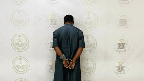 بالمرصاد لحملات الاحتيال.. الإطاحة بمقيم روّج لحج وهمي في مكة