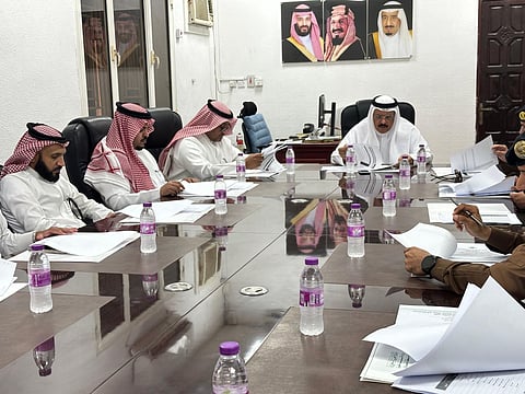 محافظ "أبو عريش" يترأس اللجنة المرورية لاستكمال أعمال فتح كوبري رديس