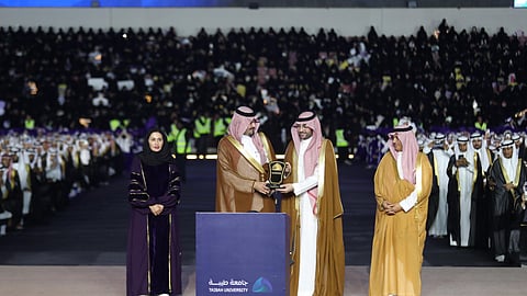 أمير المدينة المنورة يكرّم البنك العربي الوطني anb 