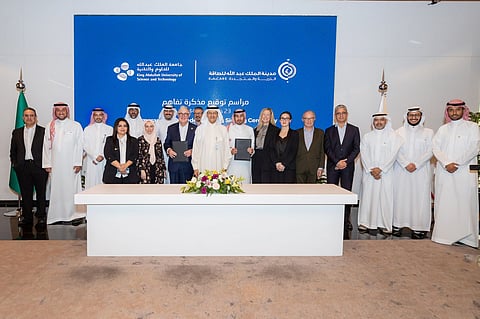 مدينة الملك عبدالله للطاقة الذرية والمتجدّدة توقّع مذكرة تفاهم مع جامعة الملك عبدالله للعلوم والتقنية