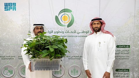 "استدامة" توزّع أكثر من 20 ألف شتلة توت أسود وورد طائفي على مزارعي منطقة الباحة