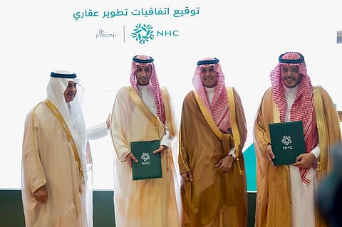 "فيصل بن سعيدان" و"NHC" يوقّعان اتفاقية تطوير 340 فيلا على مساحة تتجاوز 100 ألف م² في "واجهة تبوك هيلز"