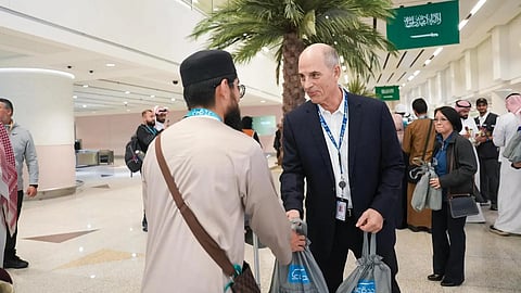 شاهد .. مطار الملك عبدالعزيز يستقبل أولى رحلات الحجاج من بريطانيا