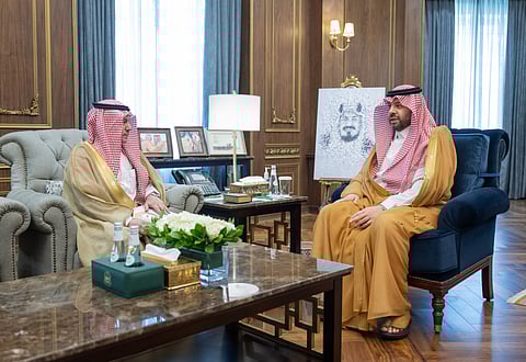 "فيصل بن خالد" يستقبل رئيس نادي عرعر ويطّلع على استراتيجية النادي المستقبلية