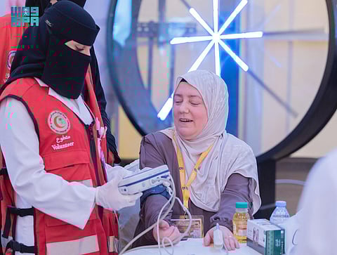 "الهلال الأحمر" يسخّر أكثر من 550 متطوعًا لخدمة حجاج بيت الله الحرام