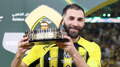 كريم بنزيما يحصل على جائزة الأفضل في نهائي كأس الملك