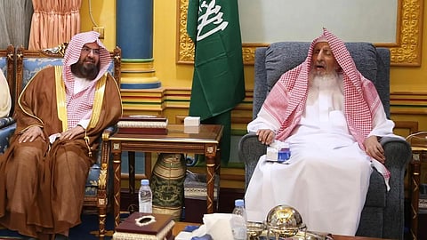 المفتي العام يستقبل السديس وأئمة الحرم.. ويشيد بجهود رئاسة الشؤون الدينية في إيصال رسالة الحرمين للعالم