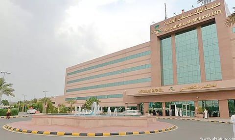 ساعة ذكية لمتابعة الحالة الصحية للحجاج المرضى أثناء أداء مناسك الحج بمدينة الملك عبدالله الطبية
