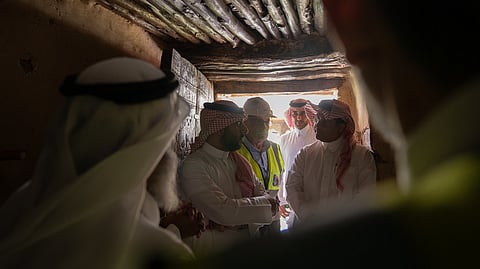 شاهد.. "السودة للتطوير" تُنجز المرحلة الأولى من الإصلاحات العاجلة لحصن “الشيخ” التراثي في رجال ألمع