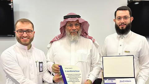 مكة المكرمة.. 16 طبيبًا مختصًا بطب الفم والأسنان يحضرون دورة جمعية "ابتسم"