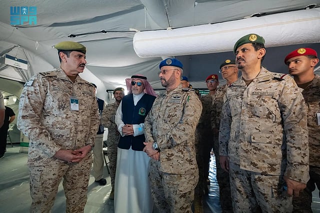 بتوجيه من وزير الدفاع.. رئيس هيئة الأركان يقف ميدانيًا على جاهزية القوات المسلحة المشاركة في الحج 24 sabq%2F2025 06