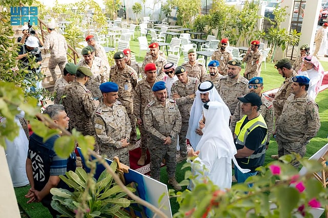بتوجيه من وزير الدفاع.. رئيس هيئة الأركان يقف ميدانيًا على جاهزية القوات المسلحة المشاركة في الحج 33 sabq%2F2025 06