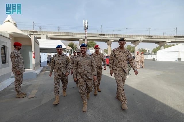 بتوجيه من وزير الدفاع.. رئيس هيئة الأركان يقف ميدانيًا على جاهزية القوات المسلحة المشاركة في الحج 25 sabq%2F2025 06