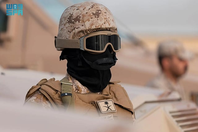 بتوجيه من وزير الدفاع.. رئيس هيئة الأركان يقف ميدانيًا على جاهزية القوات المسلحة المشاركة في الحج 34 sabq%2F2025 06