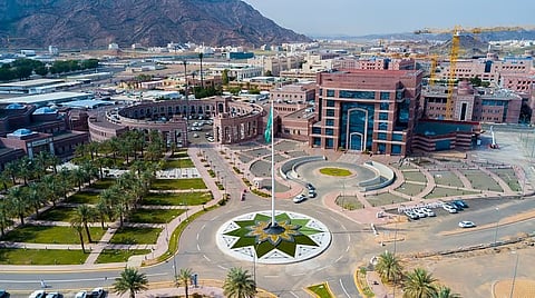 أكثر من 250 متطوعًا من جامعة طيبة يختتمون مشاركتهم في خدمة ضيوف الرحمن بالمدينة المنورة
