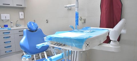 عيادة أسنان متنقلة تعمل على مدار الساعة لخدمة الحجاج في مشعر منى