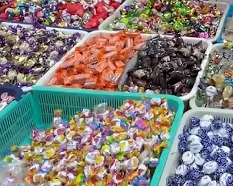 الخضيري: الحلويات سبب رئيس في تلبك الأمعاء خلال العيد وليس لحوم الأضاحي