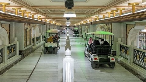 الخثلان: يجوز الطواف والسعي بسيارات القولف دون عذر.. والمشي أفضل