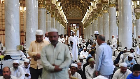 بالصور: المدينة المنورة تواصل استقبال الحجاج بعد أداء المناسك.. وسط خدمات متكاملة وتنظيم ميداني محكم