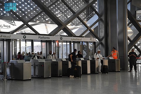 المدينة المنورة تودّع الحجاج المغادرين جوًا وتواصل استقبال ضيوف الرحمن عبر "قطار الحرمين السريع"