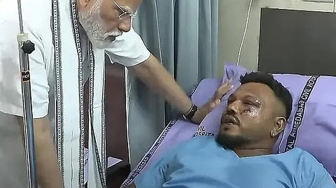 الناجي الوحيد من كارثة الطائرة الهندية يكشف سر نجاته: "لم أقفز.. خرجت فقط.. إنها معجزة"