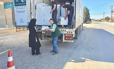 مركز الملك سلمان للإغاثة يوزّع 3211 كرتون تمر في ريف دمشق