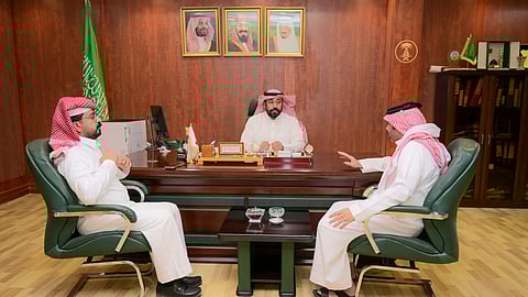 بيئة الأفلاج وجمعية الإبل يبحثان فرص تنمية القطاع وتعزيز الخدمات للمربين