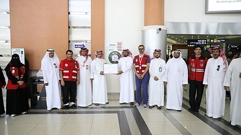 الهلال الأحمر يسلم شهادة الامتثال لمطار نجران الدولي ضمن مشروع معاذ