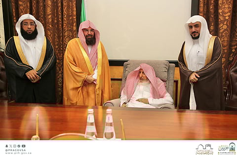 مفتي عام المملكة يلتقي السديس وإمامي الحرم المكي ويشيد بإنجازات رئاسة الحرمين