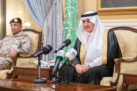 أمير تبوك خلال تكريمه المشاركين في أعمال الحج بالمنطقة: جهودكم المخلصة محل فخر واعتزاز الجميع